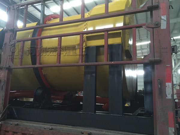 發(fā)往新疆博湖縣Φ2×8m豬糞烘干機的裝貨現場